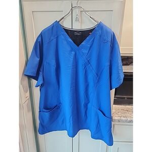 ELLE Medical Scrub Top Size XXL Super Comfortable. And Like Brand New Never Worn
